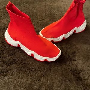 Women’s slip-on sock sneakers. Size 40 (9) Brand new in box